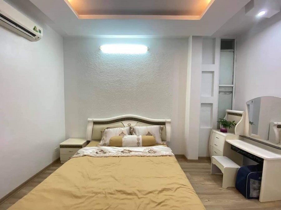 Bán nhà Khương Trung, Thanh Xuân, 30m2 x 4T, nhà đẹp, ô tô, chỉ 3.3 tỷ. LH 0966456918.