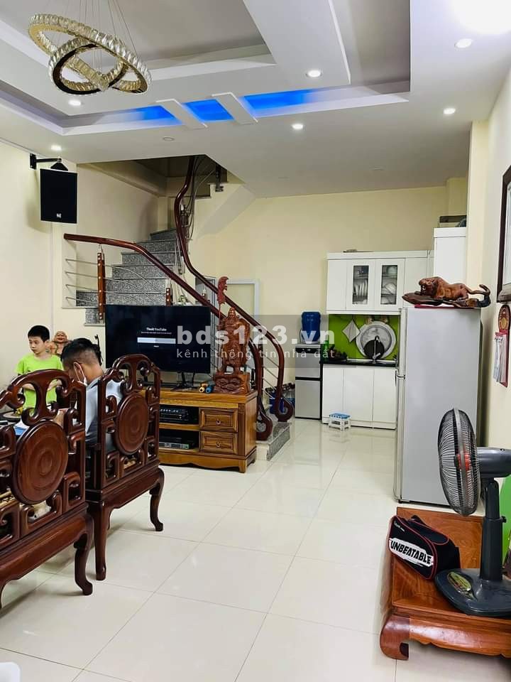 Chính chủ cần Bán nhà 5 tầng đẹp ở ngay 3 PN Hoàng Mai trung tâm Quận ở ngay