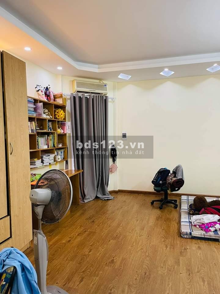 Chính chủ cần Bán nhà 5 tầng đẹp ở ngay 3 PN Hoàng Mai trung tâm Quận ở ngay