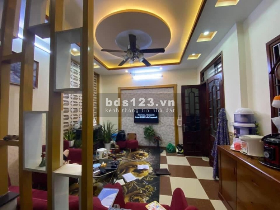 Ngõ 515 Hoàng Hoa Thám diệ tích 35m2 5 tầng mặt tiền 4m giá nhỉnh 3 tỷ, lhcc