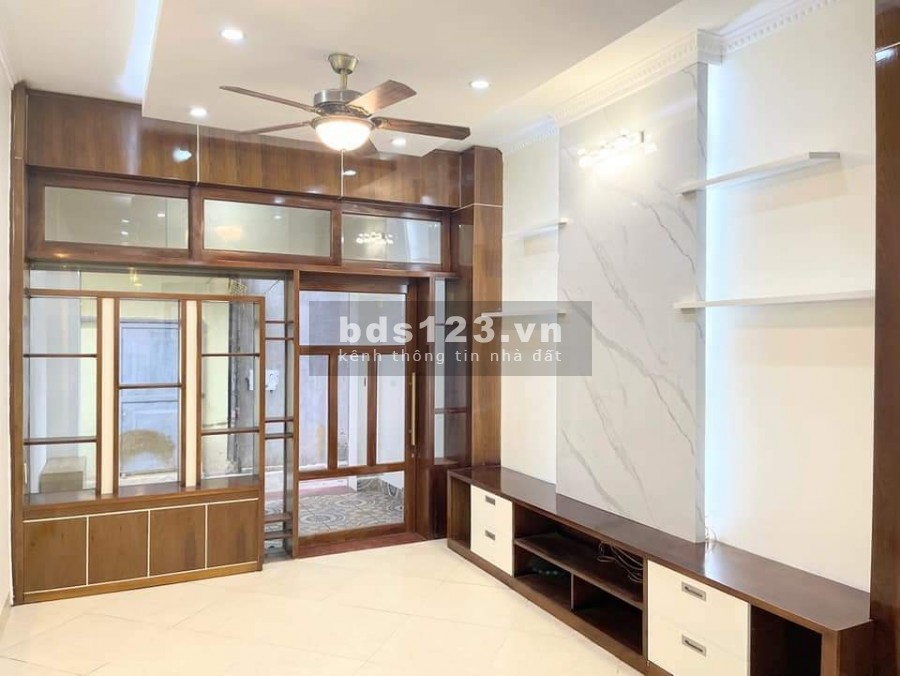 Bán nhà Trương Định, gara ô tô sân vườn diện tích rộng 108m2, 3 tầng giá 5.2 tỷ