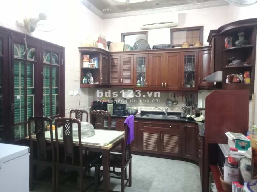 Cấn bán nhà đường Lương Thế Vinh, Thanh Xuân, dt 43m2 3 tầng, giá bán 4,35 tỷ.