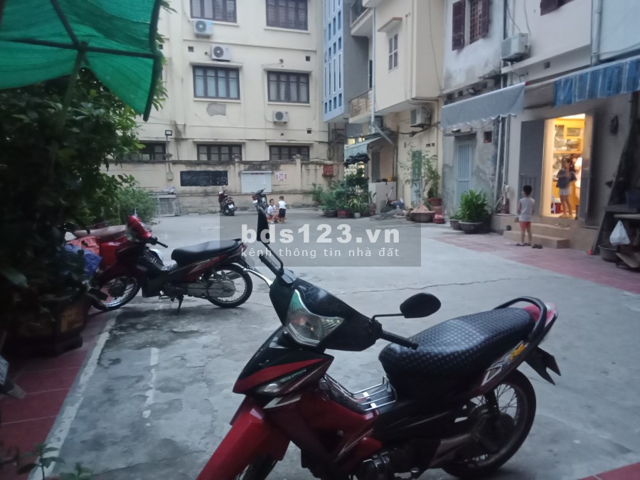 Cấn bán nhà đường Lương Thế Vinh, Thanh Xuân, dt 43m2 3 tầng, giá bán 4,35 tỷ.