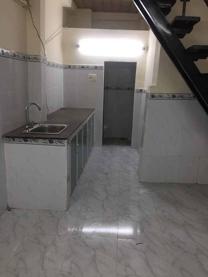 Bán nhà ngỏ hẽm Bến Vân Đồn Phường 2 Quận 4 dt 28m2 3 tầng, giá 3.3 tỷ