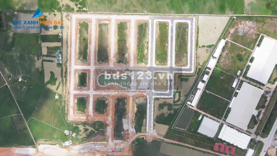 Chính chủ bán 2 lô xẻ khe MB650 Đông Khê. Gần công viên, hồ điều hòa, Không bốt điện, hố gas