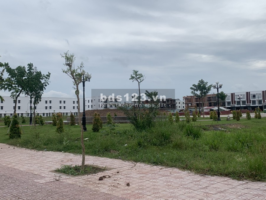 Đất Trảng Bom, ngay trung tâm hành chính, 100m2, giá 2 tỷ, sổ riêng, thổ cư 100%