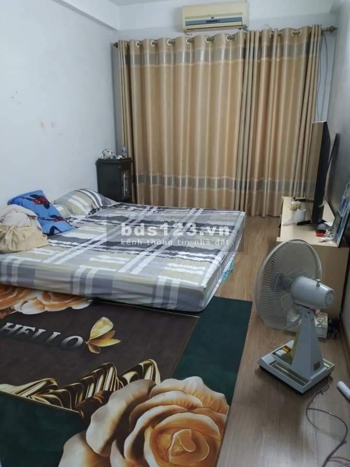 Chỉ hơn 1 tỷ nhà đẹp ở ngay, 3 mặt thoáng, 4 tầng, sổ riêng nở hậu, phố Trường Chính, lhcc