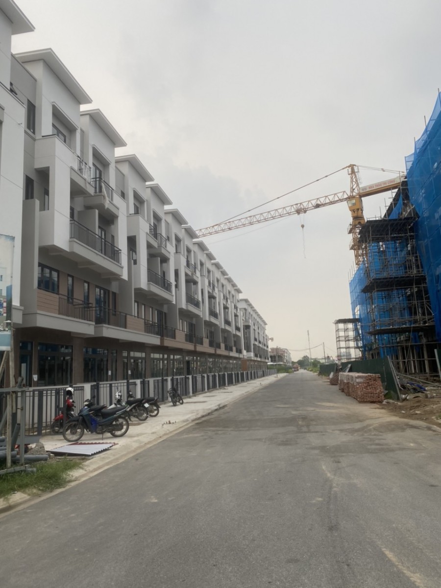 Bán nhà liền kề khu dự án hiện đại, kiến trúc đẹp, mật độ dân cư lớn, giá đầu tư tốt