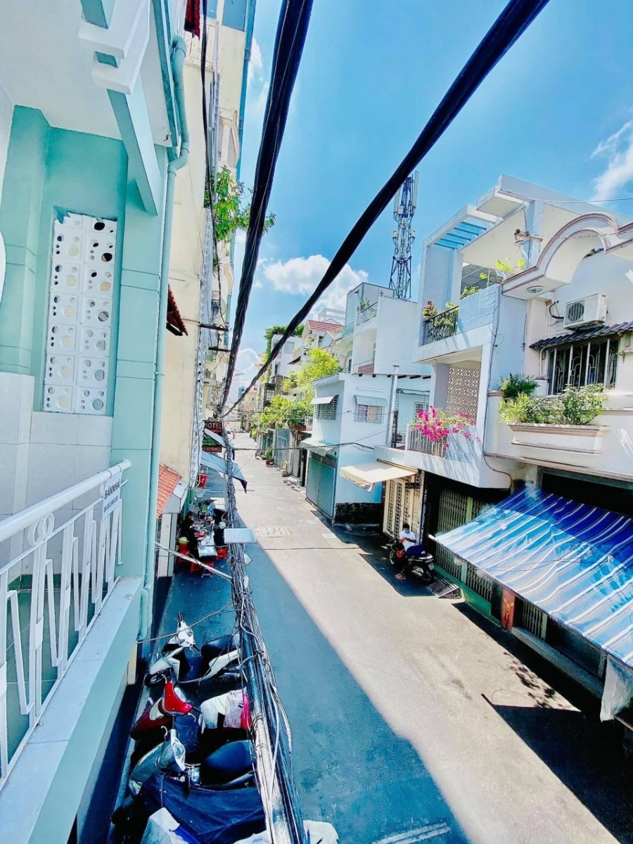 Bán gấp nhà Trần Khánh Dư hẻm xe hơi dt 80m2 giá rẻ 9,1 tỷ.LH 0376966383