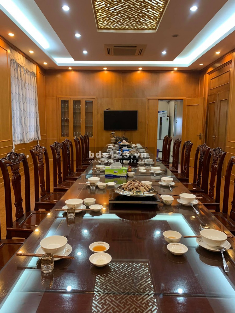 Bán nhà mặt phố Liễu Giai 4 tầng DT 66m2 MT 8m vỉa hè 6m giá 36 tỷ. LH 0912442669