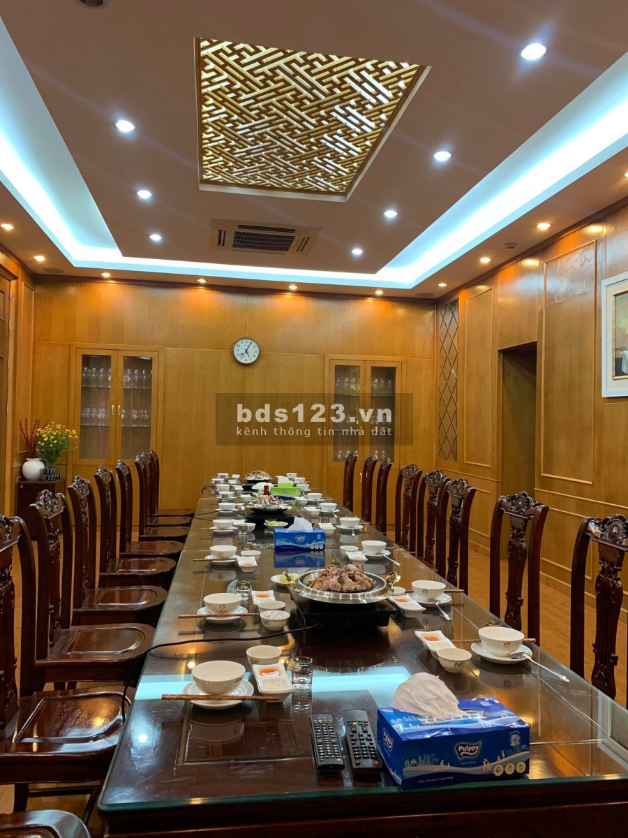 Bán nhà mặt phố Liễu Giai 4 tầng DT 66m2 MT 8m vỉa hè 6m giá 36 tỷ. LH 0912442669