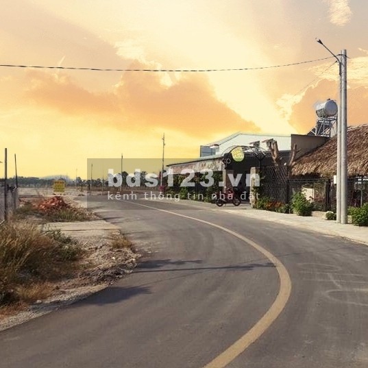 Tôi có đầu tư 1 cặp liền kề 550m2 nằm ngay cổng ra Khu CN Becamex giá 2tr/m2