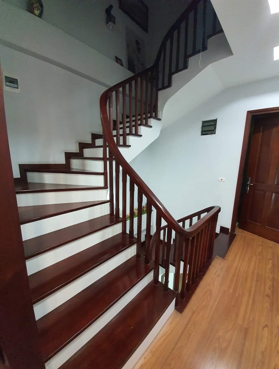 Bán nhà ngõ ô tô, phân lô Liễu Giai dt 74m2 5 tầng, mặt tiền 5.5 m, giá 8.3 tỷ.