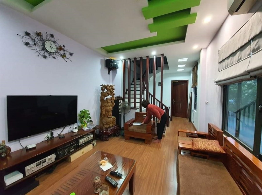 Bán nhà ngõ ô tô, phân lô Liễu Giai dt 74m2 5 tầng, mặt tiền 5.5 m, giá 8.3 tỷ.