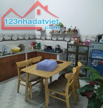 Gia đình về Bắc sinh sống cần bán lại căn nhà 1 trệt 1 lầu 125m2, gần khu du lich Đại Nam, dân đông