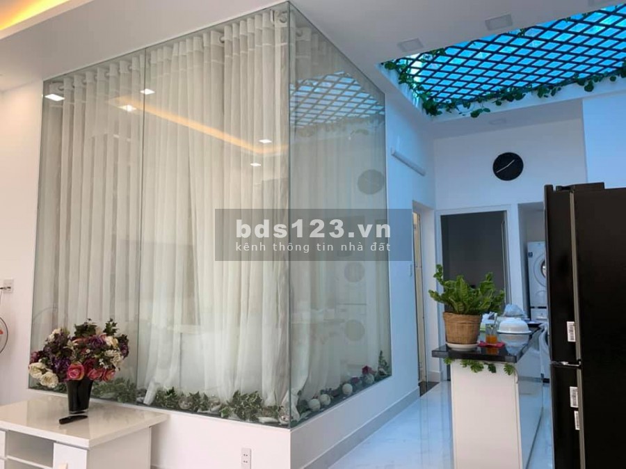 Mặt tiền hụt Khánh Hội, Quận 4, 3 tầng, không quy hoạch, giá rẻ, lh 0989149953 Tân