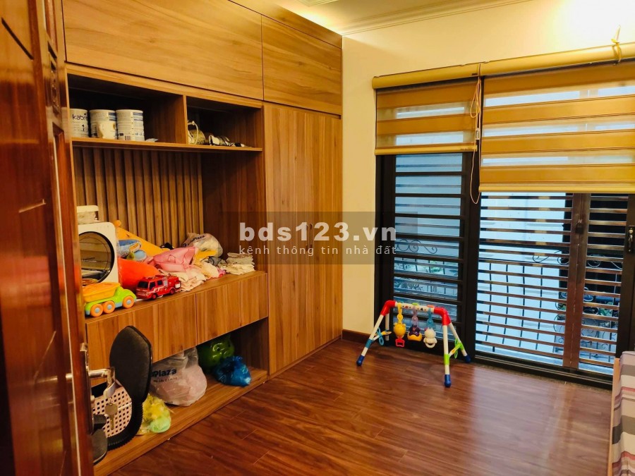 Nhà đẹp Bồ Đề,Ở ngay, gần hồ, Dân trí đỉnh cao, 32m, giá 3.7 tỷ
