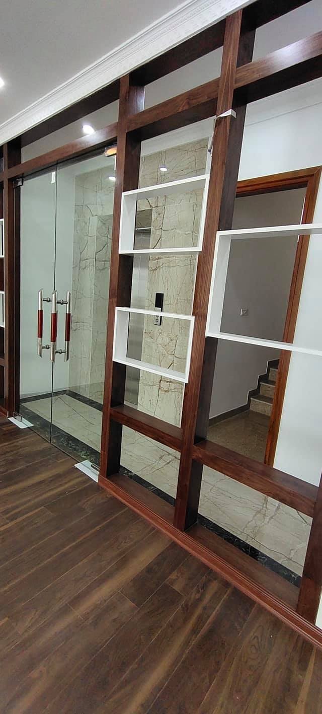 Bán nhà nguyên căn mới đúc 7 tầng đường Lạc Long Quân, giá bán 18.5 tỷ, lhcc