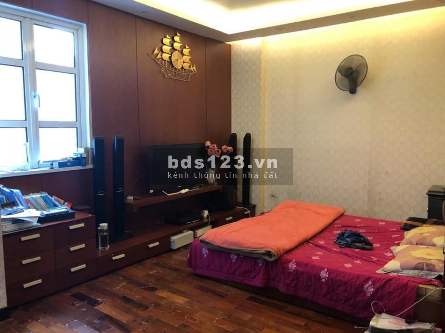 Nhà bán gấp dt 85m2, 5 tầng, giá 7.x tỷ, Kim Ngưu, Hai Bà Trưng, ngõ thông, kinh doanh tiện