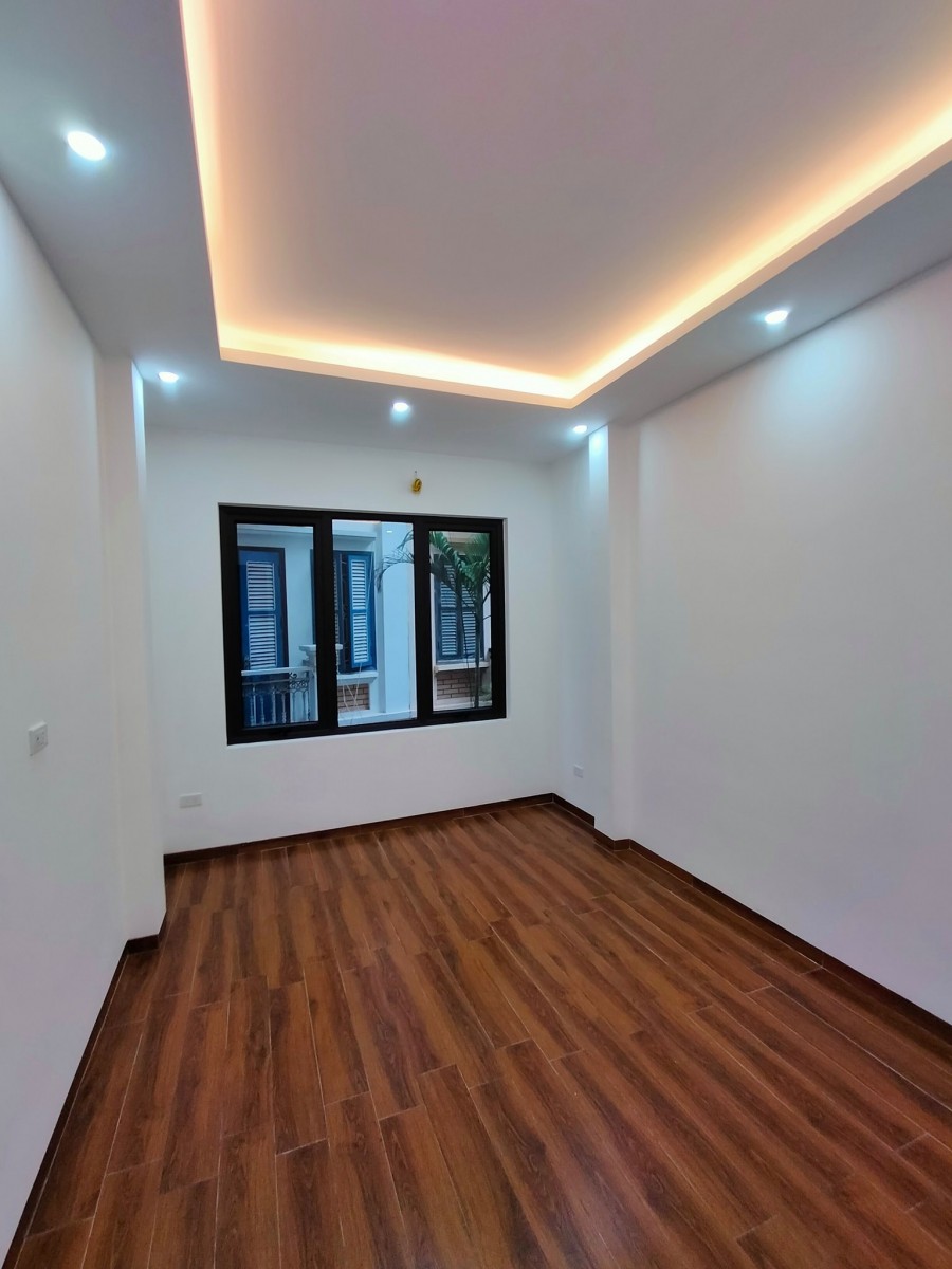 Bán Nhà Phân Lô Trúc Khê, Quận Đống Đa 30m2 * 6T, Ô Tô Đỗ, Nhỉnh 3 Tỷ.