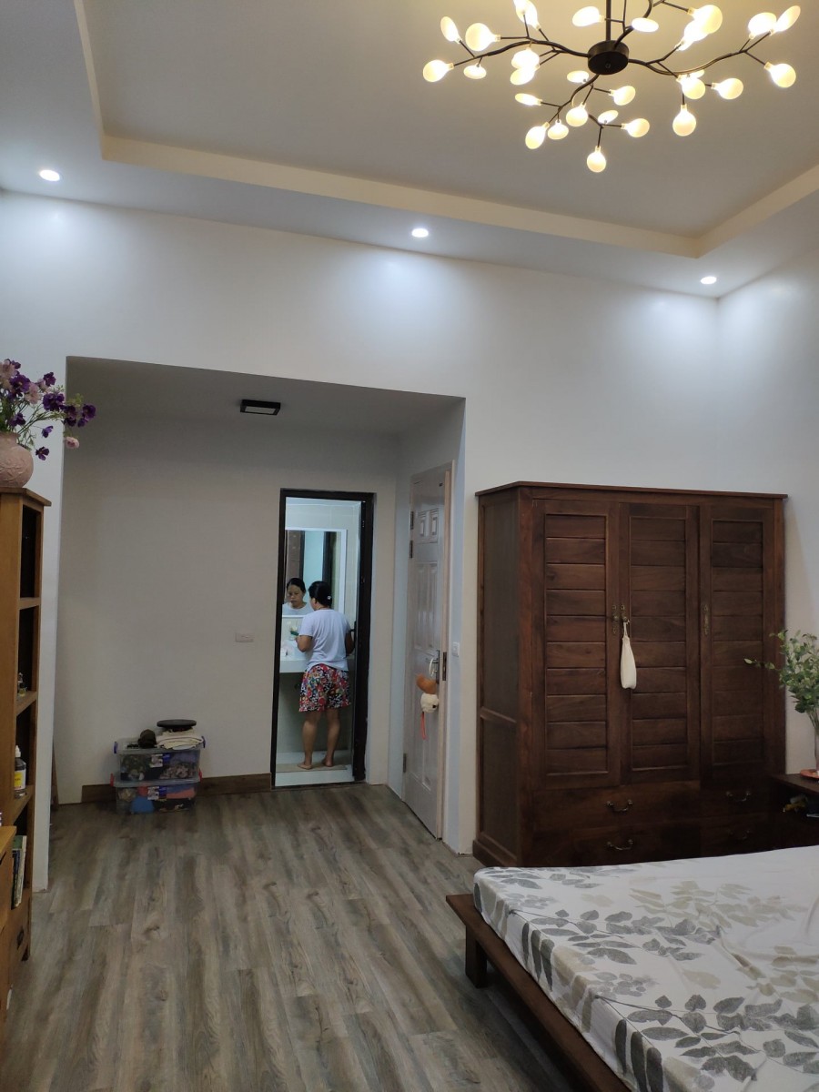 Bán nhà đẹp,mới phố 8/3, diện tích sử dụng 40m2, 5 tầng; giá nhỉnh 6 tỷ, lhcc