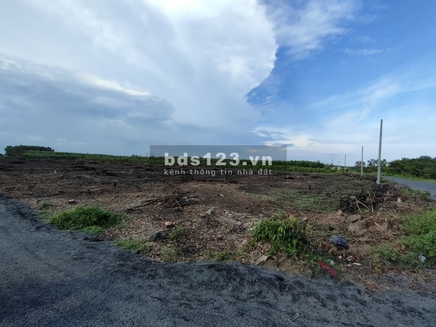Bán đất Láng Dài, đất đỏ gân sân bay, giá sỉ khu đất 2 mặt tiền đường, giá siêu tốt