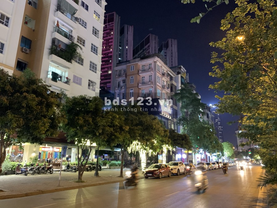 Bán nhà nguyên căn mặt tiền khủng kinh doanh, phố Nguyễn Hoàng, dt 36m2, giá 15.1 tỷ
