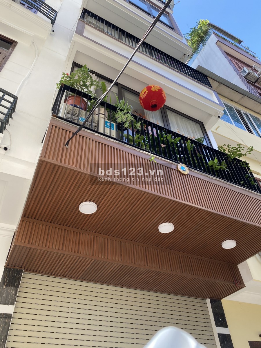 Bán nhà Cầu Giấy, lô góc, diện tích sử dụng 40m2, 3 mặt thoáng, ô tô gần