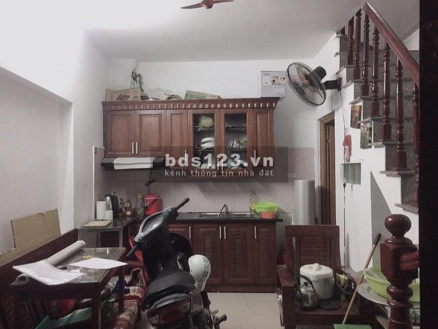Bán nhà Quận Hoàn Kiếm. Ngõ nông dt 20m2 4 tầng giá chào 1 tỷ 7 có thương lượng.
