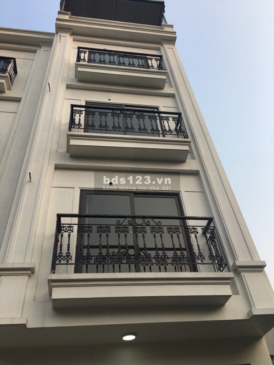 Bán nhà nguyên căn Đàm Quang Trung, Long Biên, diện tích 42m2, giá chỉ 2.8 tỷ, 5 tầng