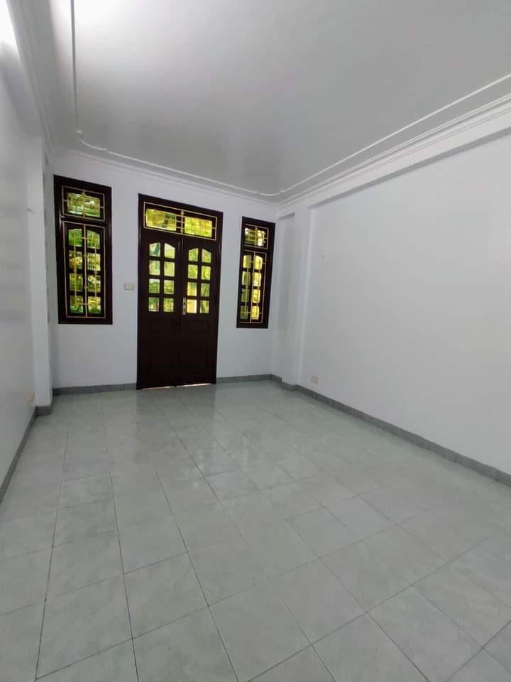 Chỉ nhỉnh 2 tỷ có nhà dt 35m2, 5 tầng, Vĩnh Hưng, mới ở ngay, ô tô đỗ gần, khu vực an sinh tốt