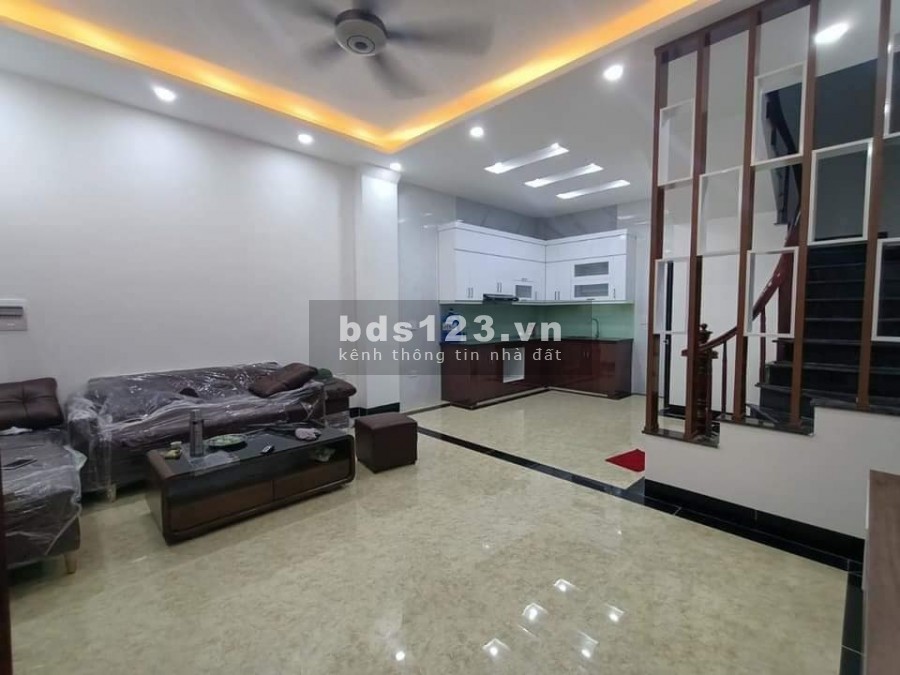 Bán nhà đẹp Tôn Thất Tùng 35m gần phố nội thất đầy đủ nhỉnh 2 tỷ