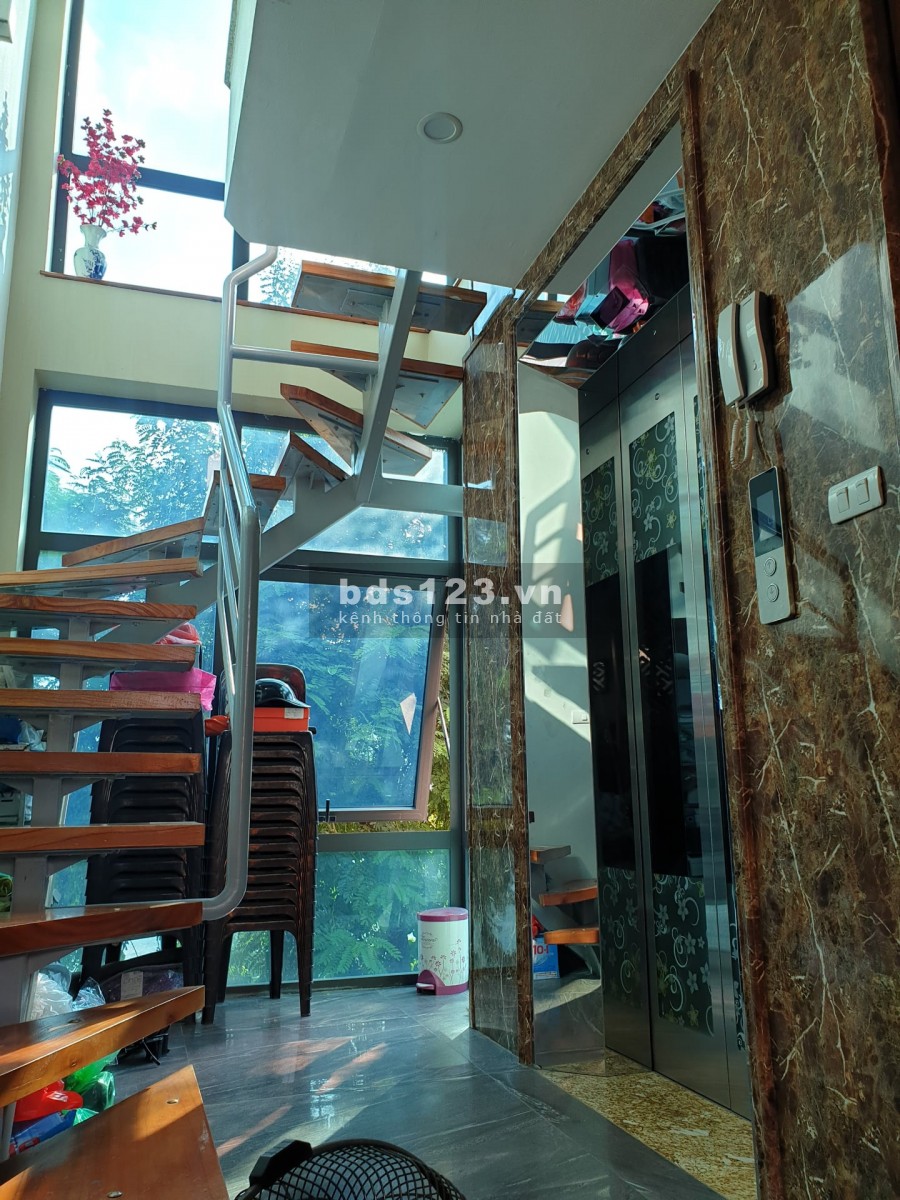 Bán nhà mặt phố Yên Hoa, view Hồ Tây, nhà 2 mặt phố ,7 tầng thang máy, kd cực tốt, giá 20 tỷ