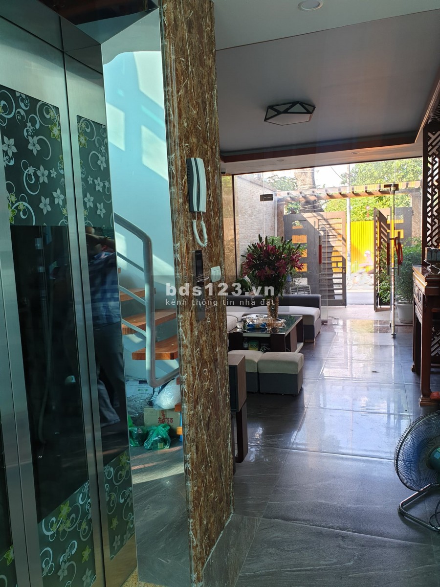 Bán nhà mặt phố Yên Hoa, view Hồ Tây, nhà 2 mặt phố ,7 tầng thang máy, kd cực tốt, giá 20 tỷ