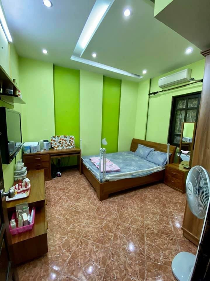Bán Nhà Hoàng Mai, Gần Hồ Đền Lừ, ô tô đỗ 20m, dt 42m2, giá bán chỉ 3,35 tỷ, lhcc