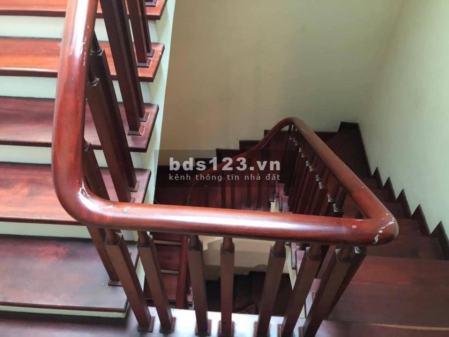 Nhà bán gấp dt 85m2, 5 tầng, giá 7.x tỷ, Kim Ngưu, Hai Bà Trưng, ngõ thông, kinh doanh tiện