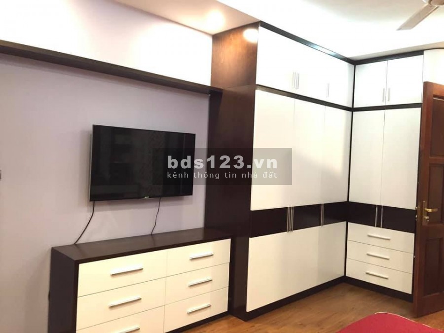 Bán nhà nhỉnh 12 tỷ có nhà 6 tầng mặt phố ngay đại học Y Hà Nội, lhcc