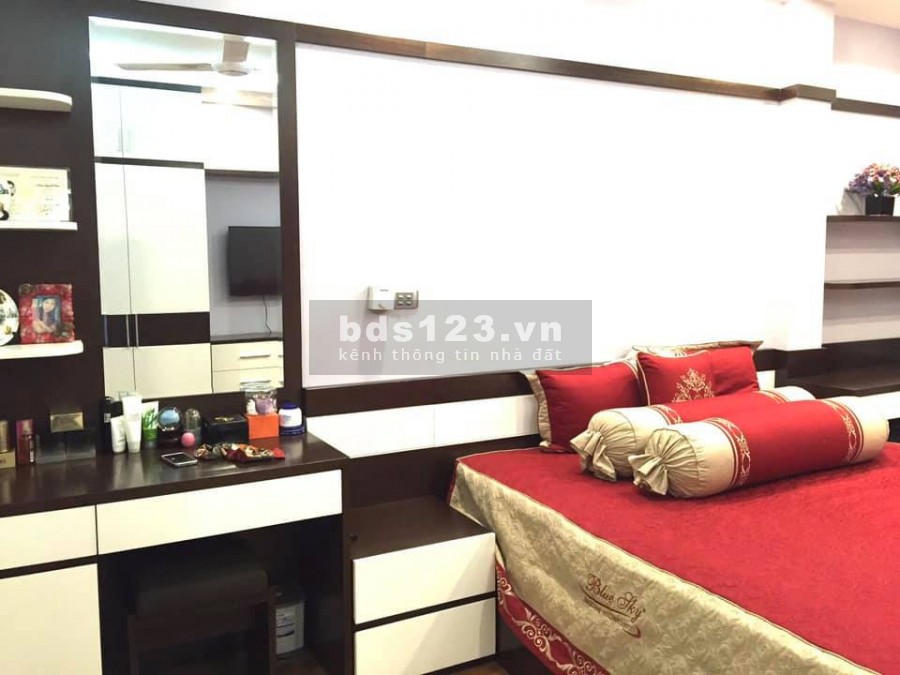 Bán nhà nhỉnh 12 tỷ có nhà 6 tầng mặt phố ngay đại học Y Hà Nội, lhcc