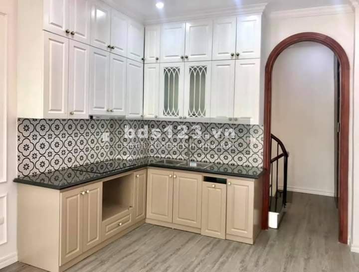 Chính chủ bán nhà 41m2 x 4 tầng Ngọc Hồi, mt 4m, giá chỉ 2.1 tỷ, ngõ 2.5m ba gác đua