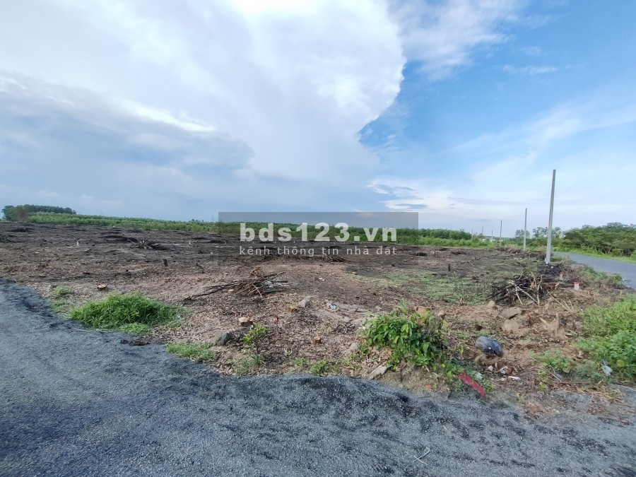 Bán đất Láng Dài, đất đỏ gân sân bay, giá sỉ khu đất 2 mặt tiền đường, giá siêu tốt