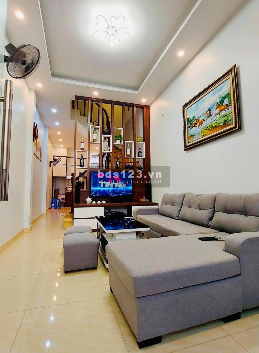 Bán nhà Cầu Giấy, lô góc, diện tích sử dụng 40m2, 3 mặt thoáng, ô tô gần