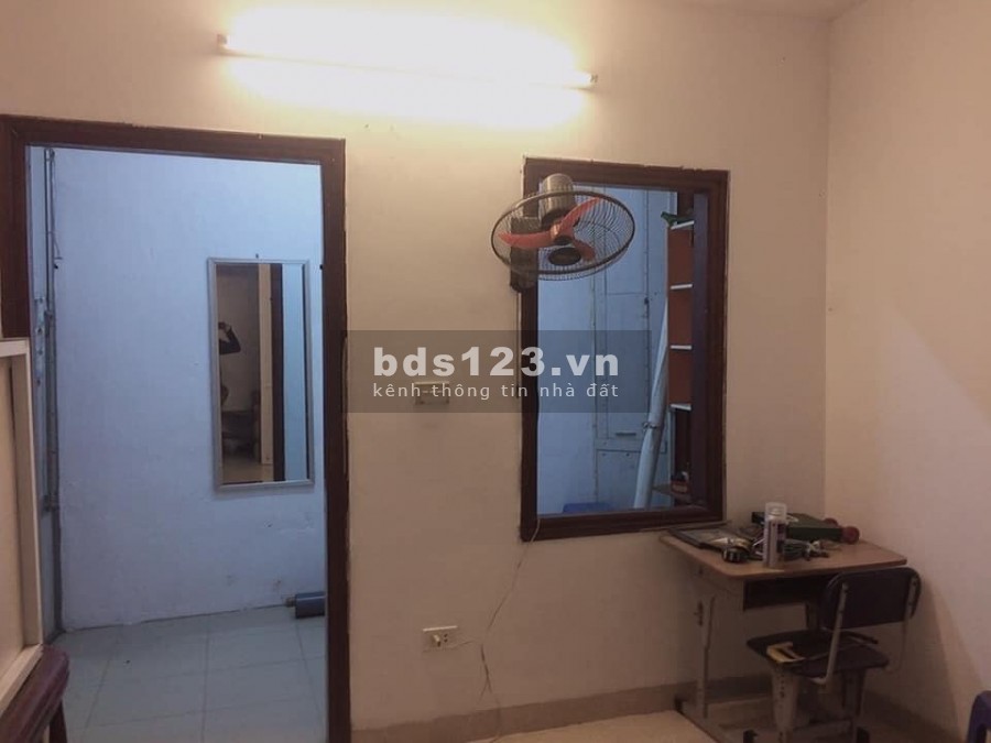 Bán nhà Quận Hoàn Kiếm. Ngõ nông dt 20m2 4 tầng giá chào 1 tỷ 7 có thương lượng.