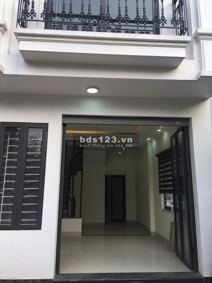 Bán nhà nguyên căn Đàm Quang Trung, Long Biên, diện tích 42m2, giá chỉ 2.8 tỷ, 5 tầng