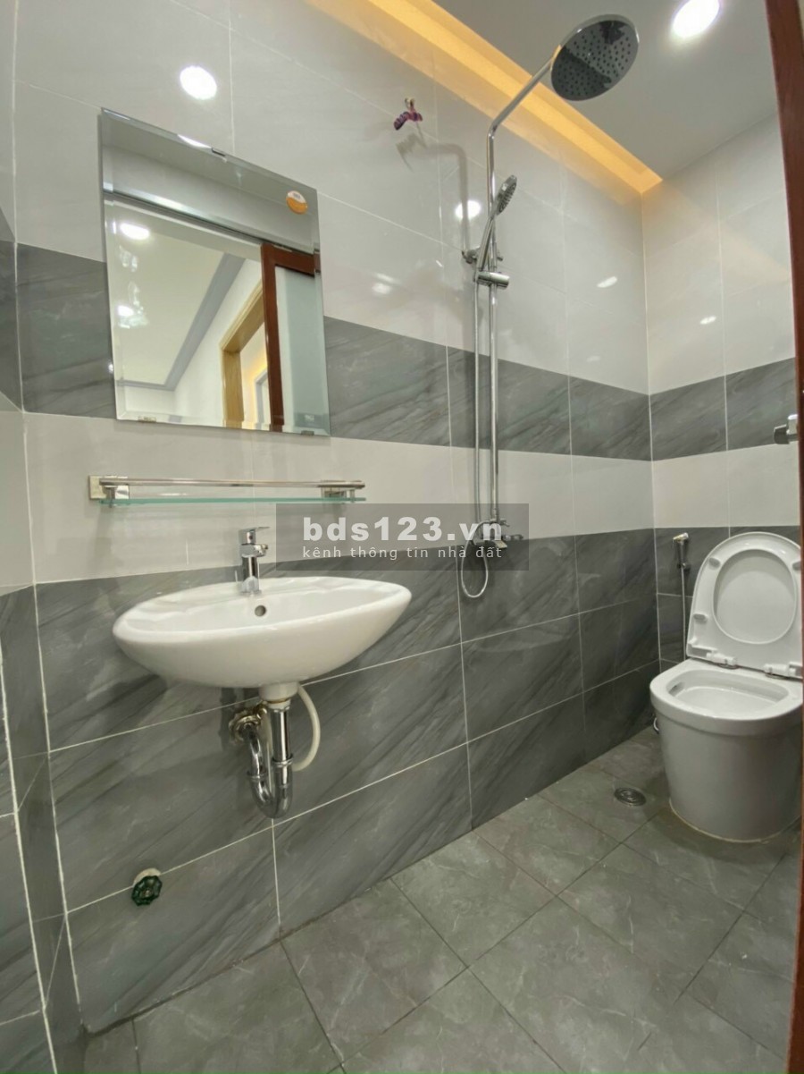 Nhà mới, xây 5 tầng kiên cố. Đối diện UBND Quận Tân Phú giá bán 6,7 tỷ, sổ chính chủ