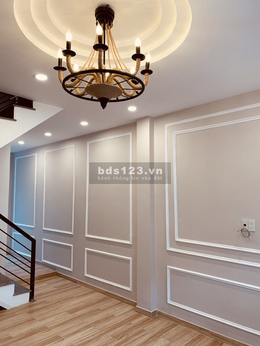 Bán nhà mặt tiền kiệt Nguyễn Lộ Trạch, nhà 2 tầng hoàn thiện dọn vào ở ngay, chỉ 2.3xx tỷ