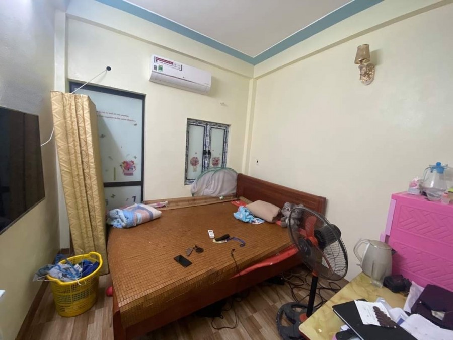 Chỉ hơn 2 tỷ có nhà 4 tầng đẹp ở ngay, gần đường Tố Hữu rất tiện đi lại