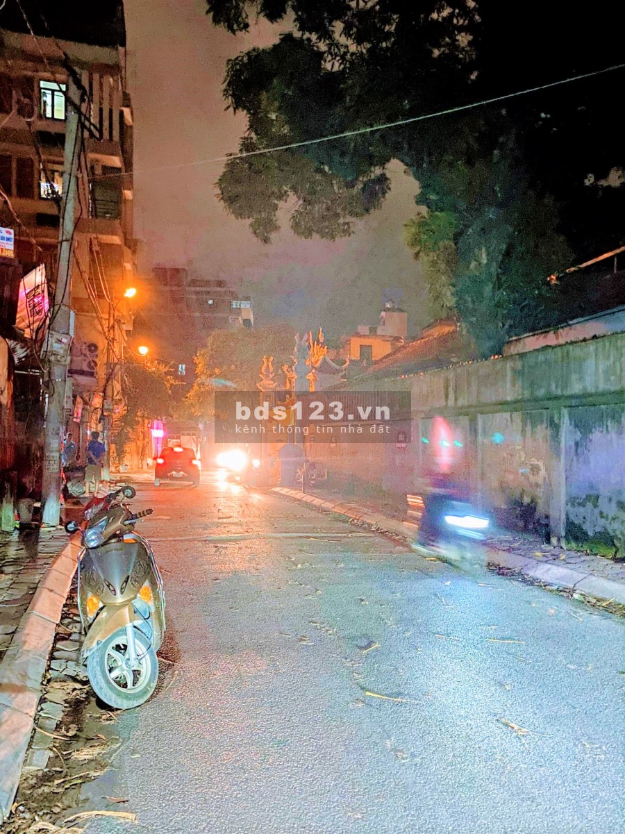 Rẻ-Nhỉnh 2 tỷ có nhà 28M 3 tầng, hộ khẩu Trần Khát Chân, Hai Bà Trưng