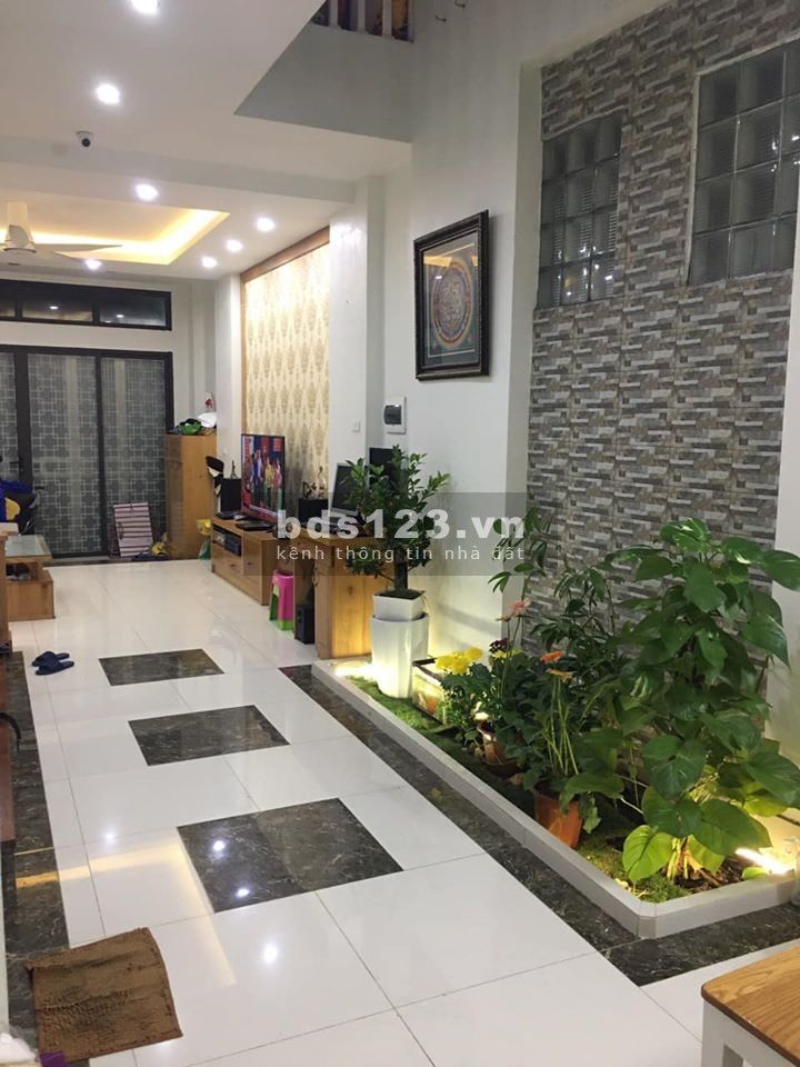 Bán nhà Lê Thanh Nghị, Quận Hai Bà Trưng cách phố 40m, dt 95m2, giá bán 7,9 tỷ