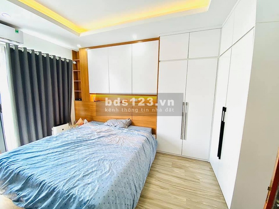 Cần bán gấp nhà phố Võ Chí Công, Cầu Giấy, dt 45m2, 5 tầng, đẹp nhất tài chính 4 tỷ