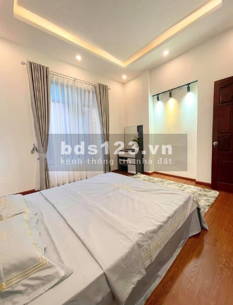 Bán hàng hiếm phố Nguyễn Ngọc Vũ, tặng nội thất ô tô gần phố, sổ vuông, ô tô vào nhà
